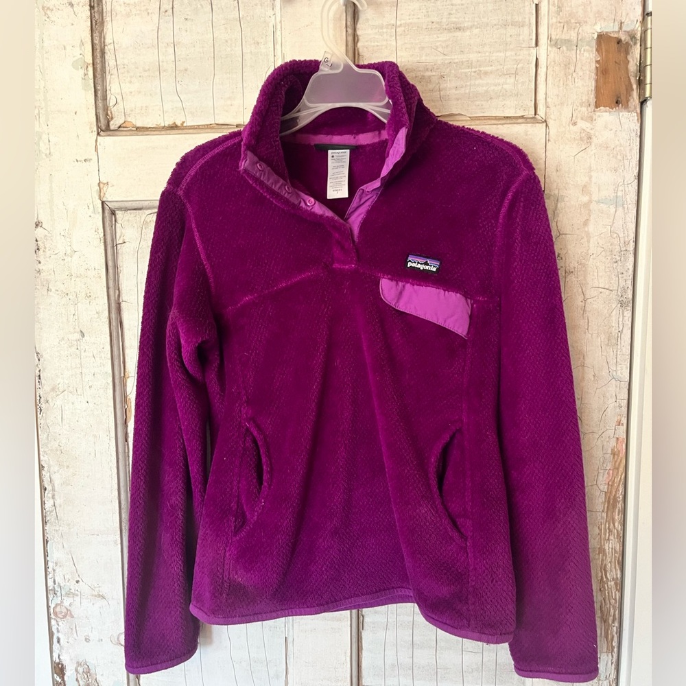 Patagonia fuchsia pull over.